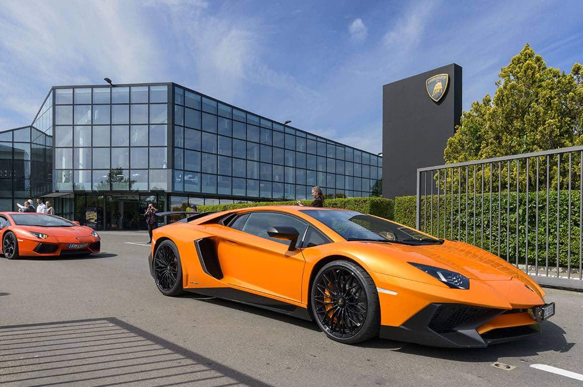 Transfer Milan to Florence with stop in Lamborghini Factory